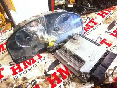 PORSCHE 968 ÇIKMA IMBO SET MOTOR BEYNİ İMMBOBİLİZER SET GÖSTERGE PANOSU SAATİ KONTAK ANAHTARI ÇIKMA YEDEK PARÇA